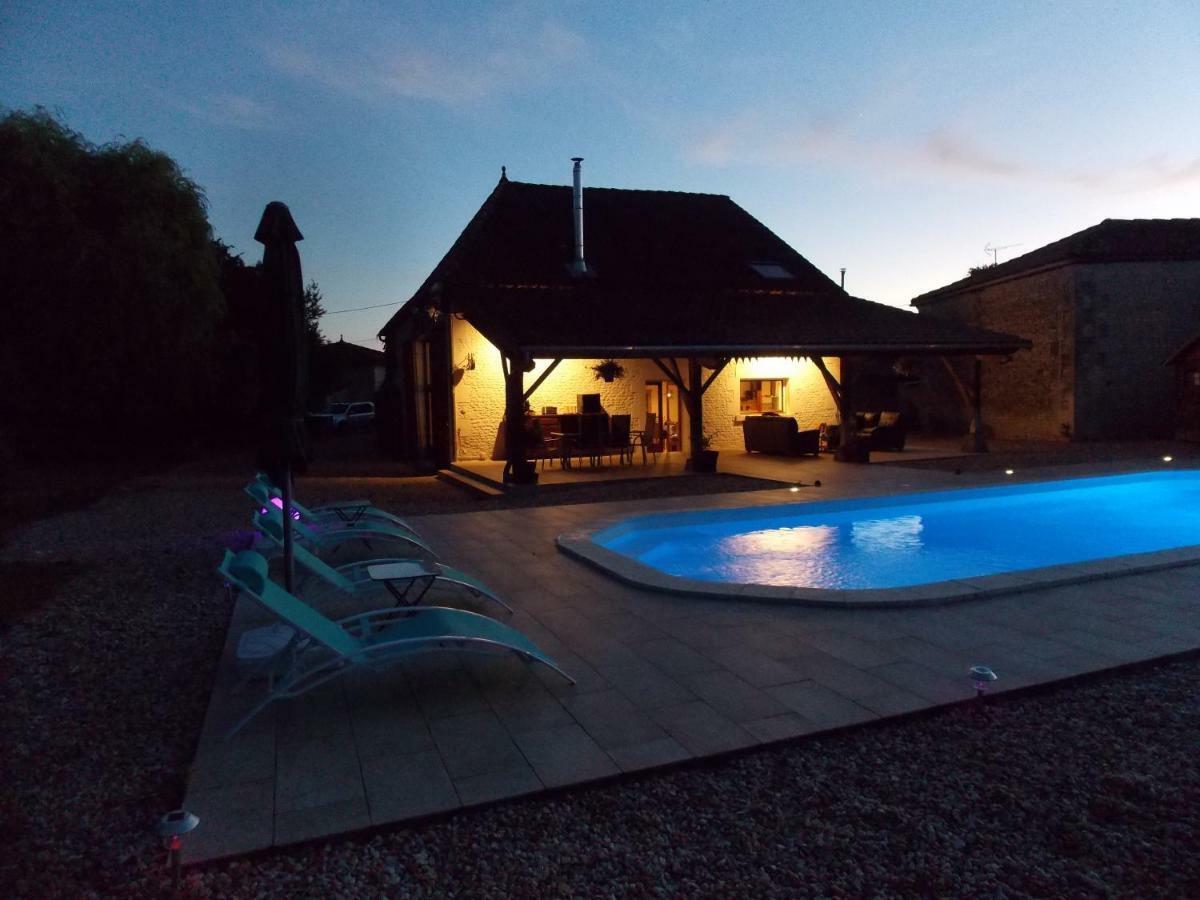 Chez Jousseaume Chambre D'Hotes Et Gites Saint-Ciers-Champagne Esterno foto